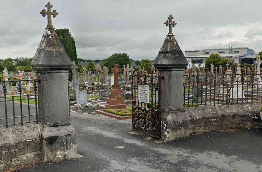 8 arrested after gang clashes with police at funeral of Sinn Fein figure