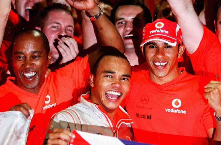 Lewis Hamilton: Superhuman Nico seals 2017 World Championship title